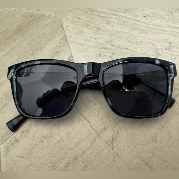 Privé Revaux Sunglasses - The Beau - Women’s - Picture 2 of 4